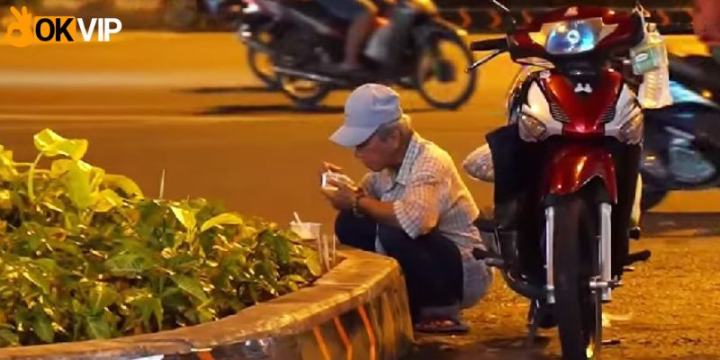 Hoàn cảnh chú xe ôm gầy yếu tại Sài Gòn